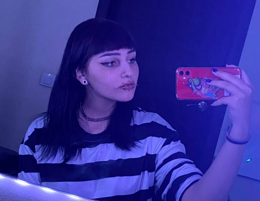 LeslieThomass