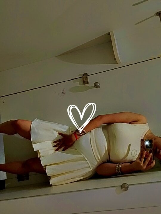 sexcityguide.com pihuu1313 livesex profile in over-the-moon cams