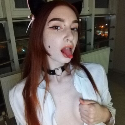 Riri_Fox on StripChat