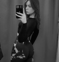 CharmingMia's Offline Chat Room