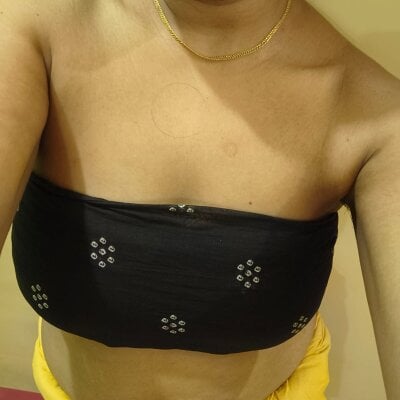 Hot-Divyaa