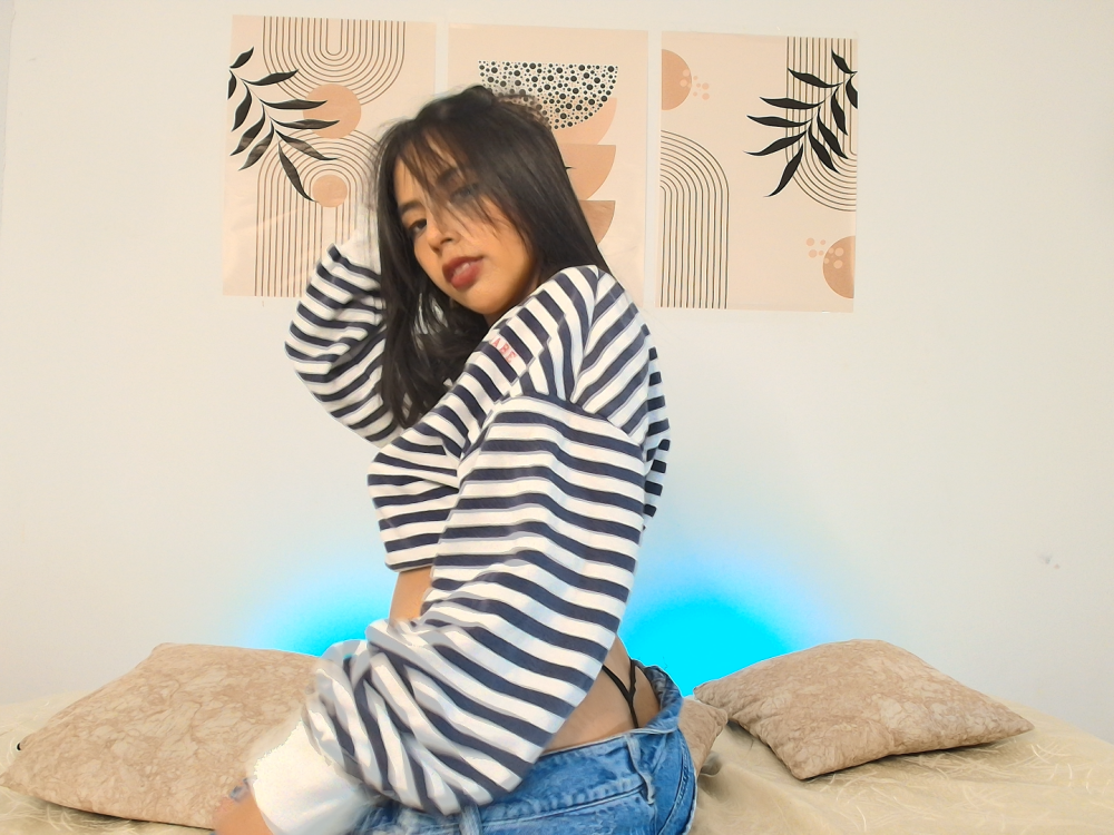 mia_jones21