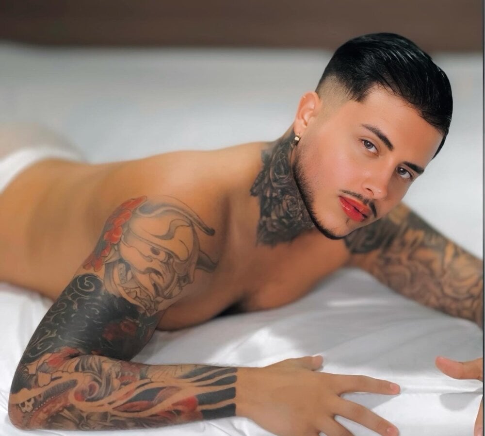 tattoguys_cums from stripchat