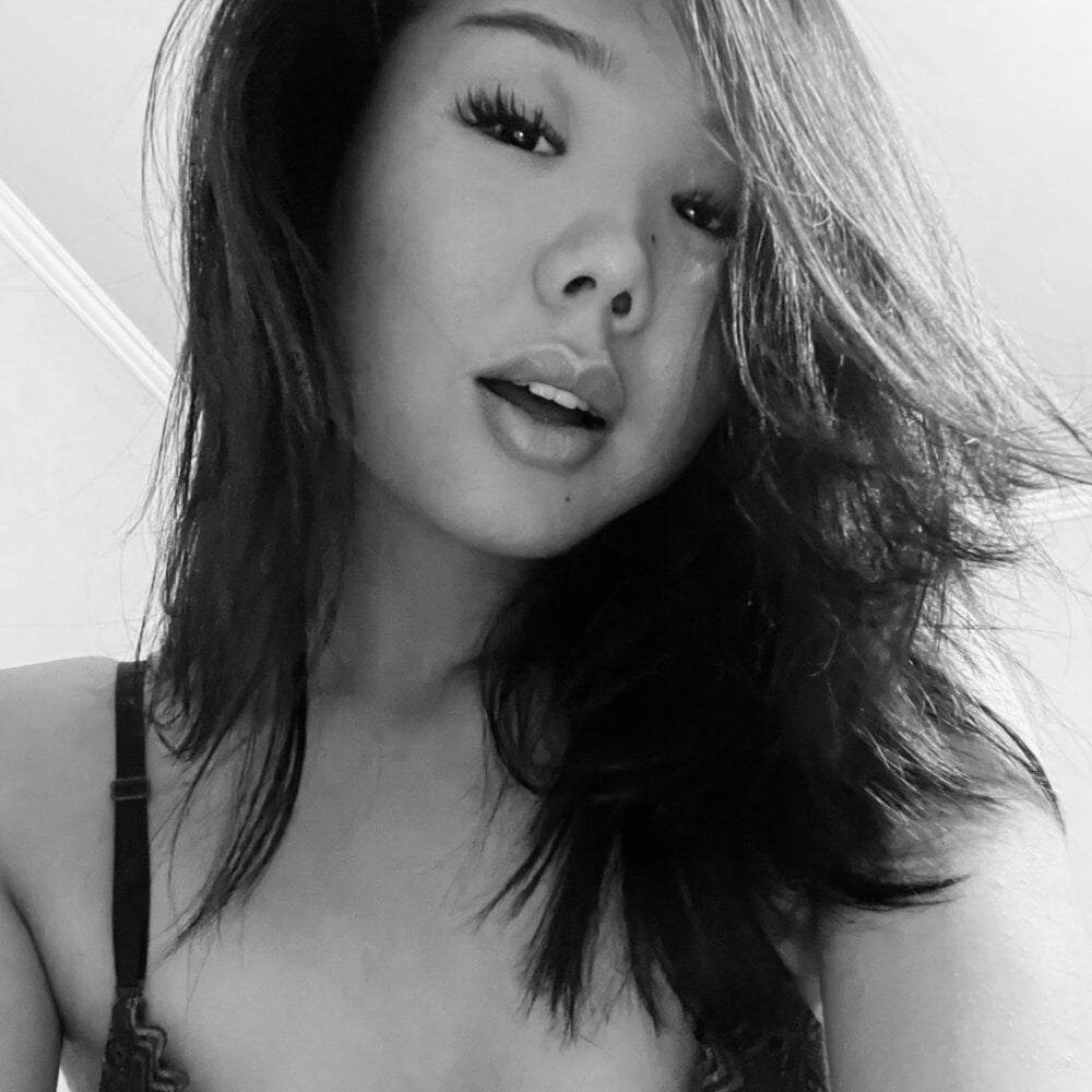 Kiyana_Yan Adlı Modelin Çevrimdışı XXX Sohbeti