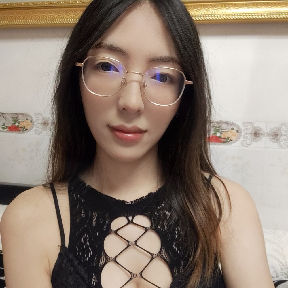 Lily-Mia profile