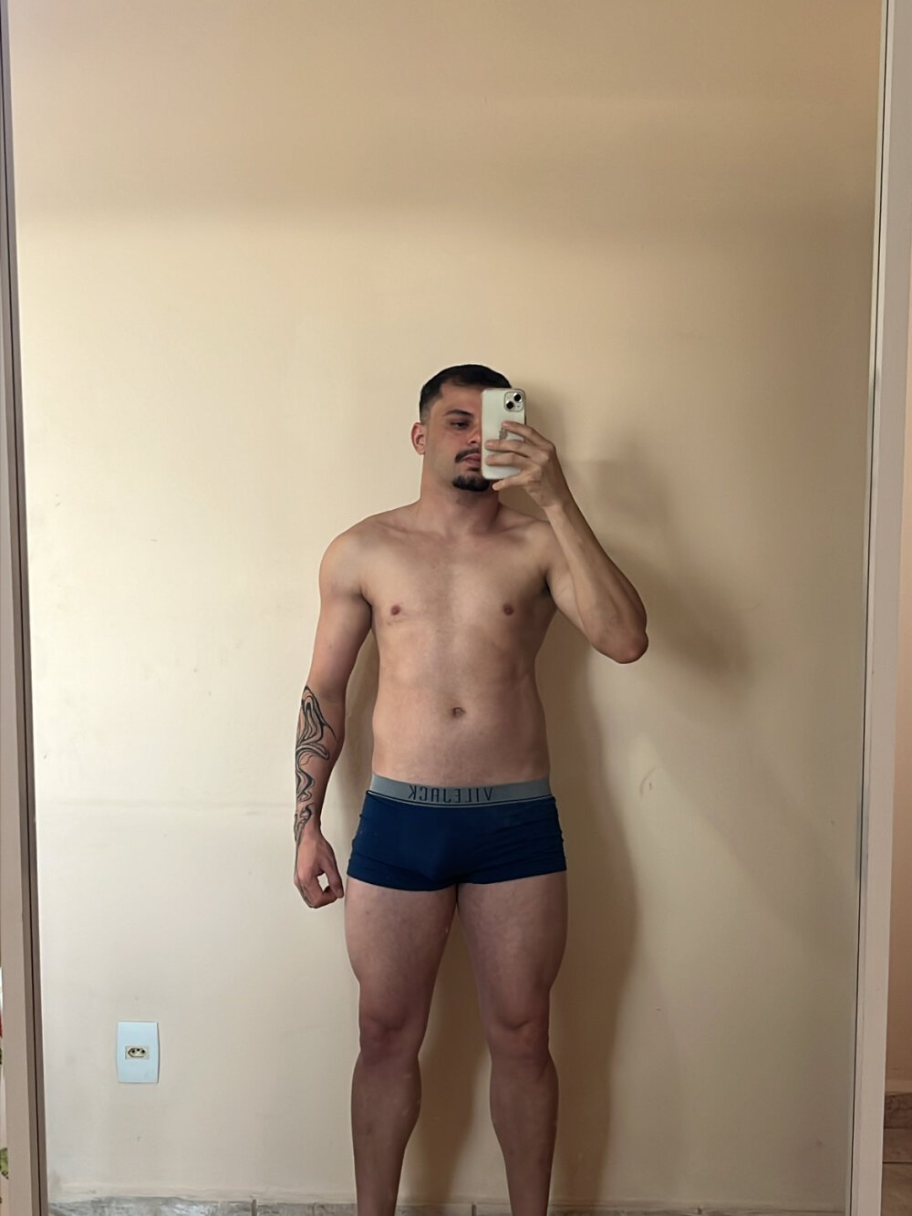 antmodesto011 from stripchat