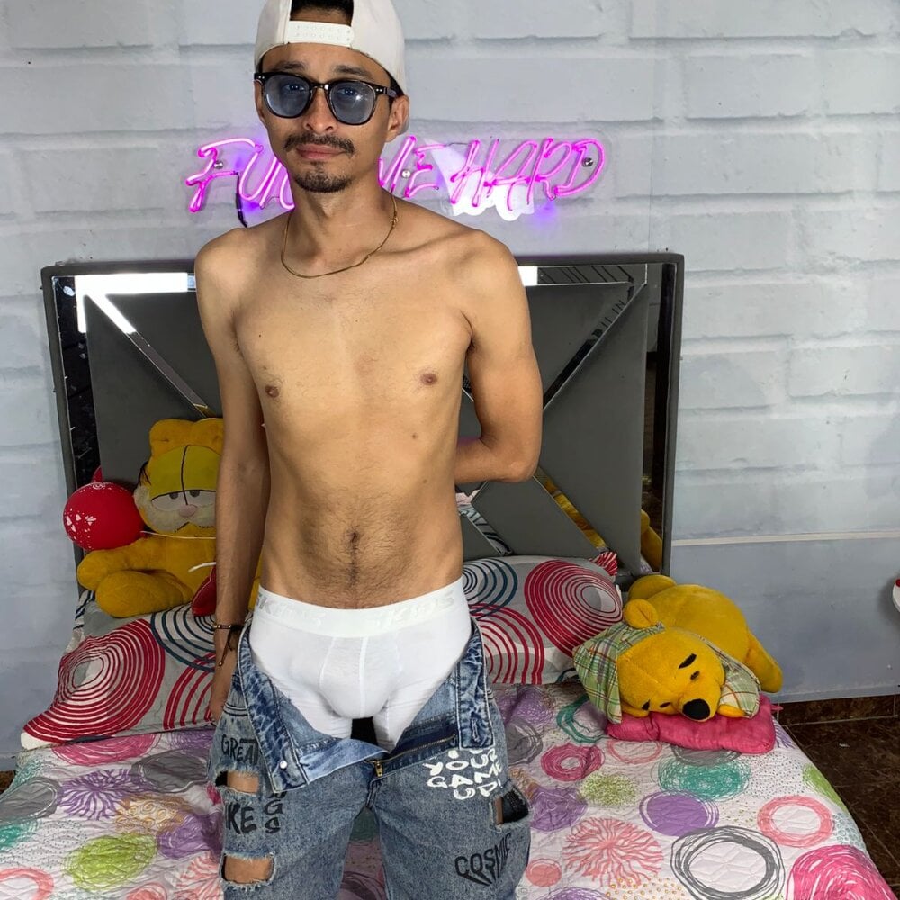 NAUGHTY_BEARHOT profile