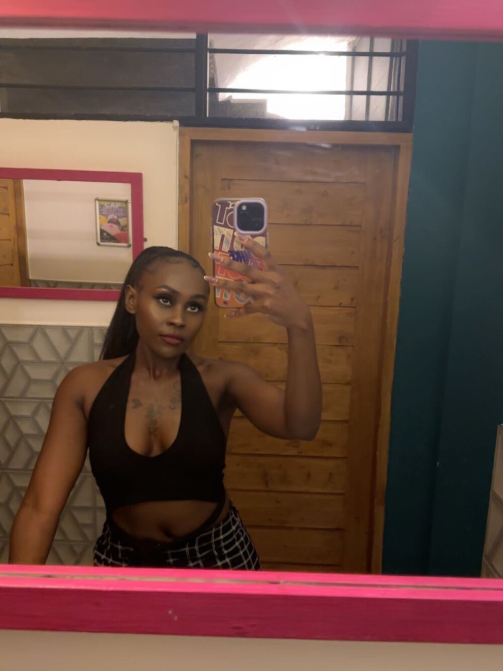 Live sex webcam photo for chloejyant #289802418