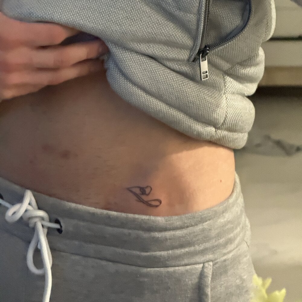 Aleksa932506's Offline XXX Chat