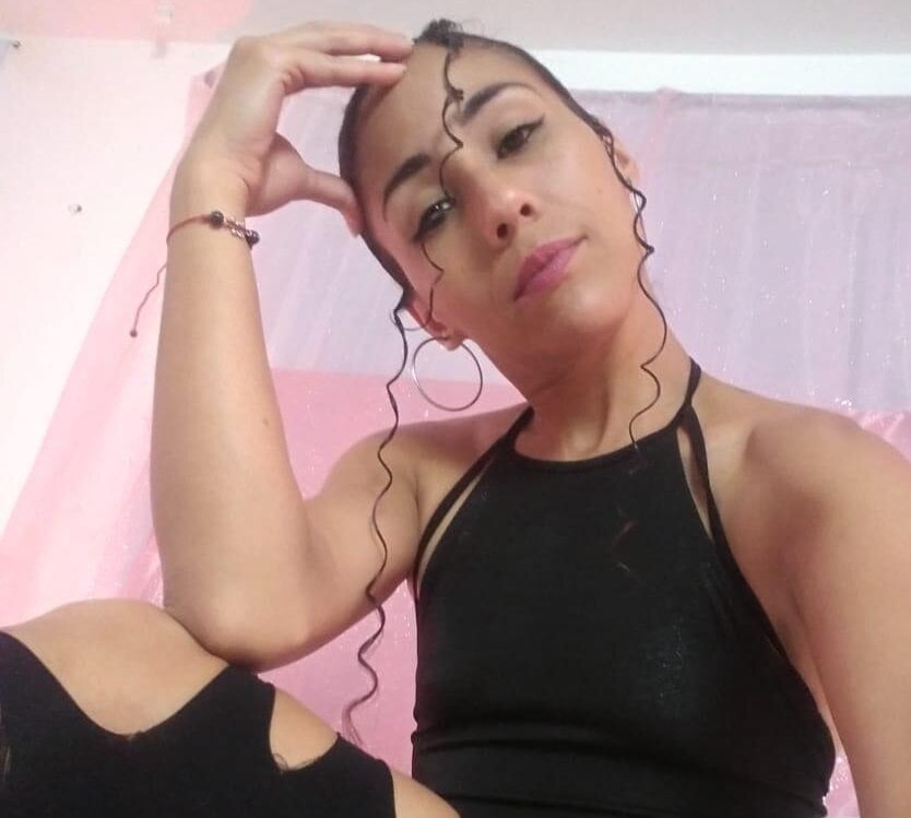 Violeta-Andrew live cam model at StripChat