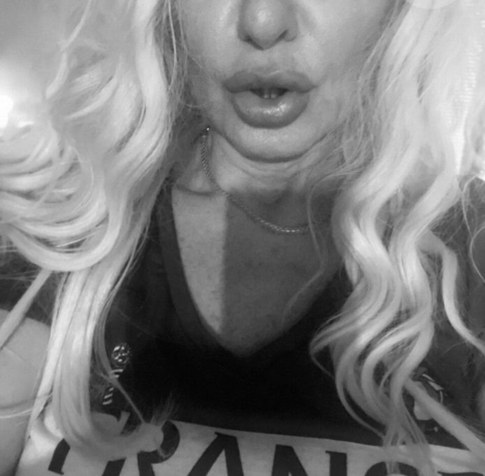 Maddy13011's Offline XXX Chat