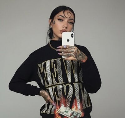 NinaVall on StripChat