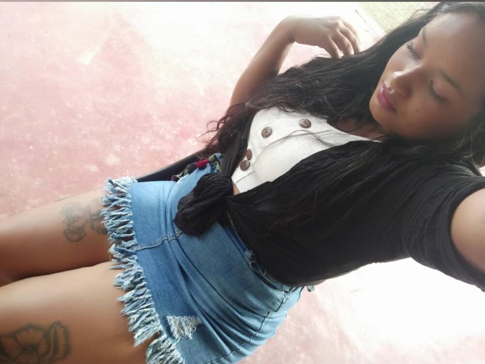 Live sex webcam photo for Issabellasmith #288639019