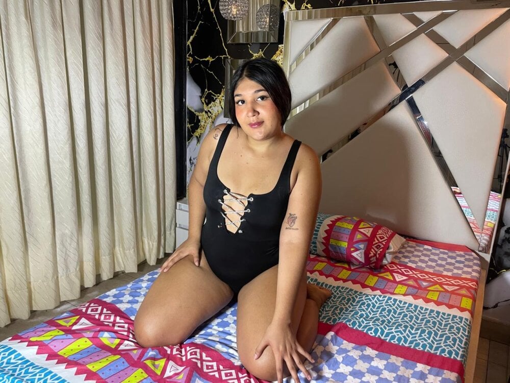 iluvcams.com katy_lone123 livesex profile in italian cams