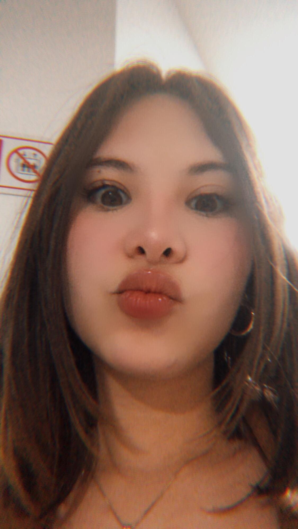 Hellen_coy