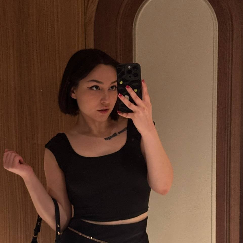 free6cams.com ellychu livesex profile in i-come-from-heaven-but-i-moved-to-hell cams