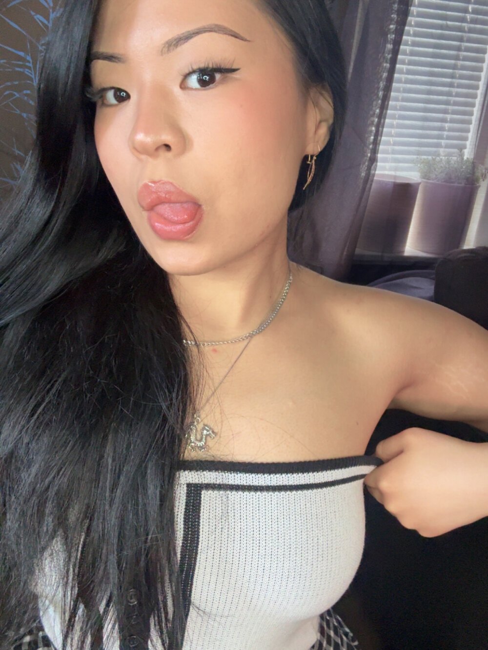 Cutejulia1's Offline XXX Chat