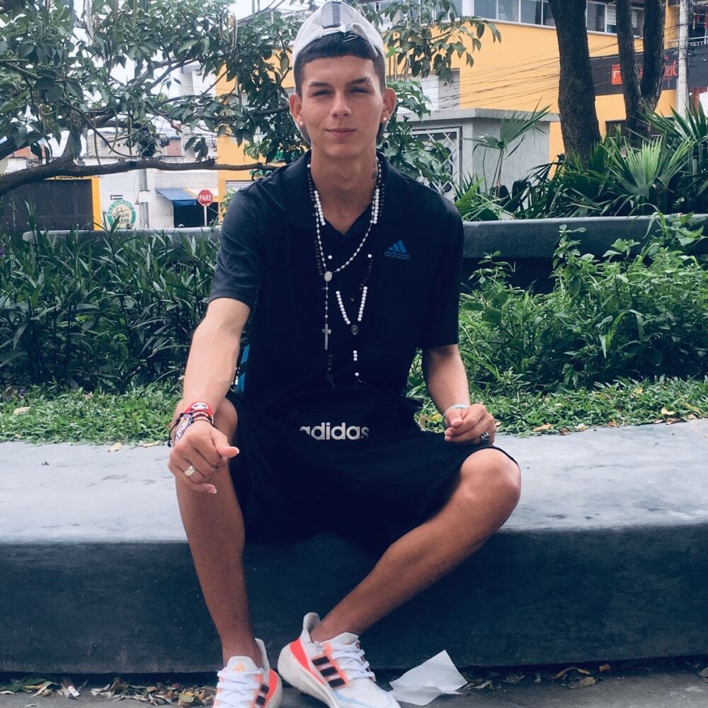dereck_bigcock21 profile