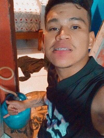 Alangostoso092 Live Cam on StripChat