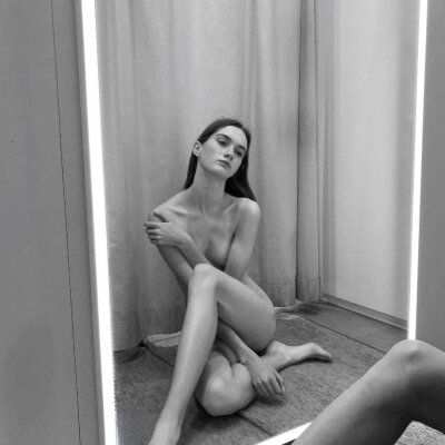 Emma_Jhons0n - topless white