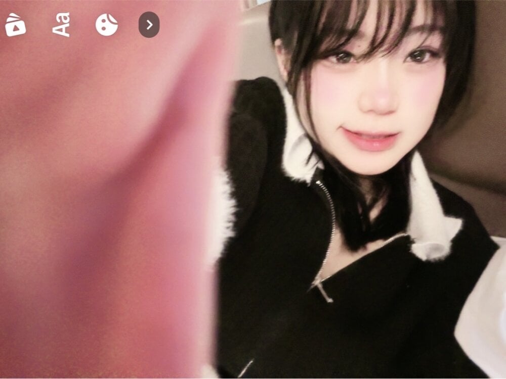 Riri__oo's Offline Webcam Chat