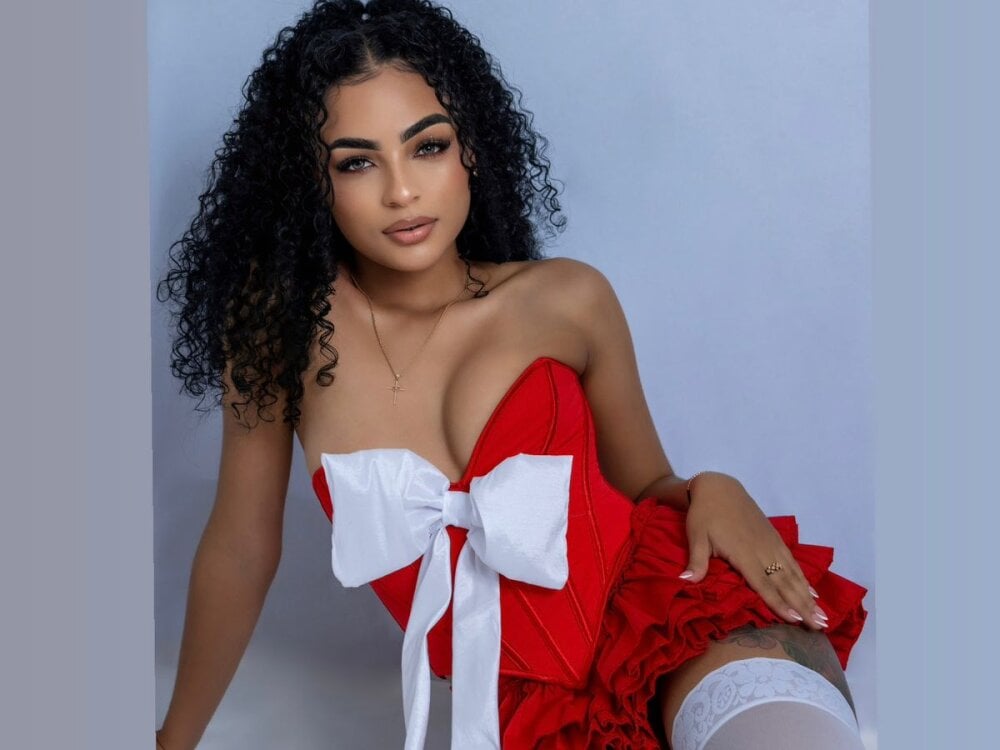 Lara__Giil's Offline Chat Room
