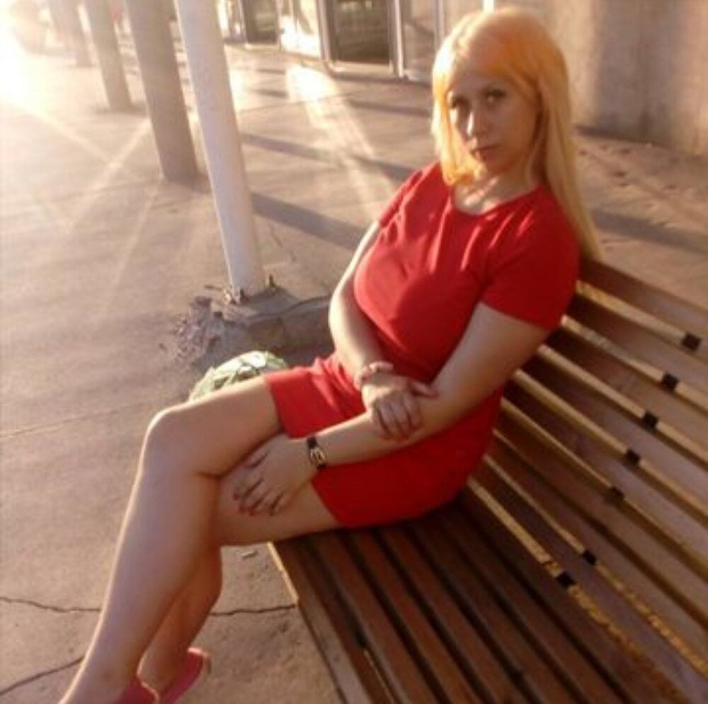 KyliePag live cam model at StripChat