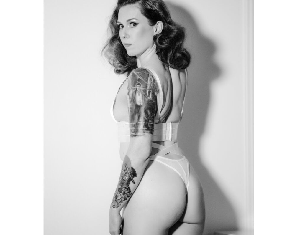 ScarletPanes' Offline XXX Chat