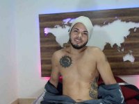 _daring_latin69's Offline Chat Room