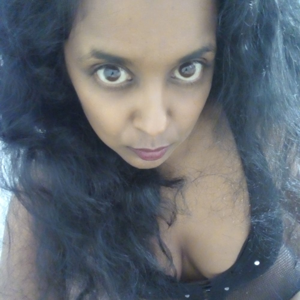 Ria_41's Offline XXX Chat