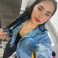Roxanne_newlles' Offline Chat Room