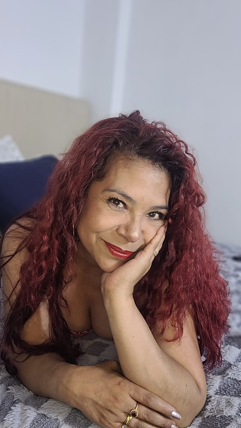 Scarlet_curly