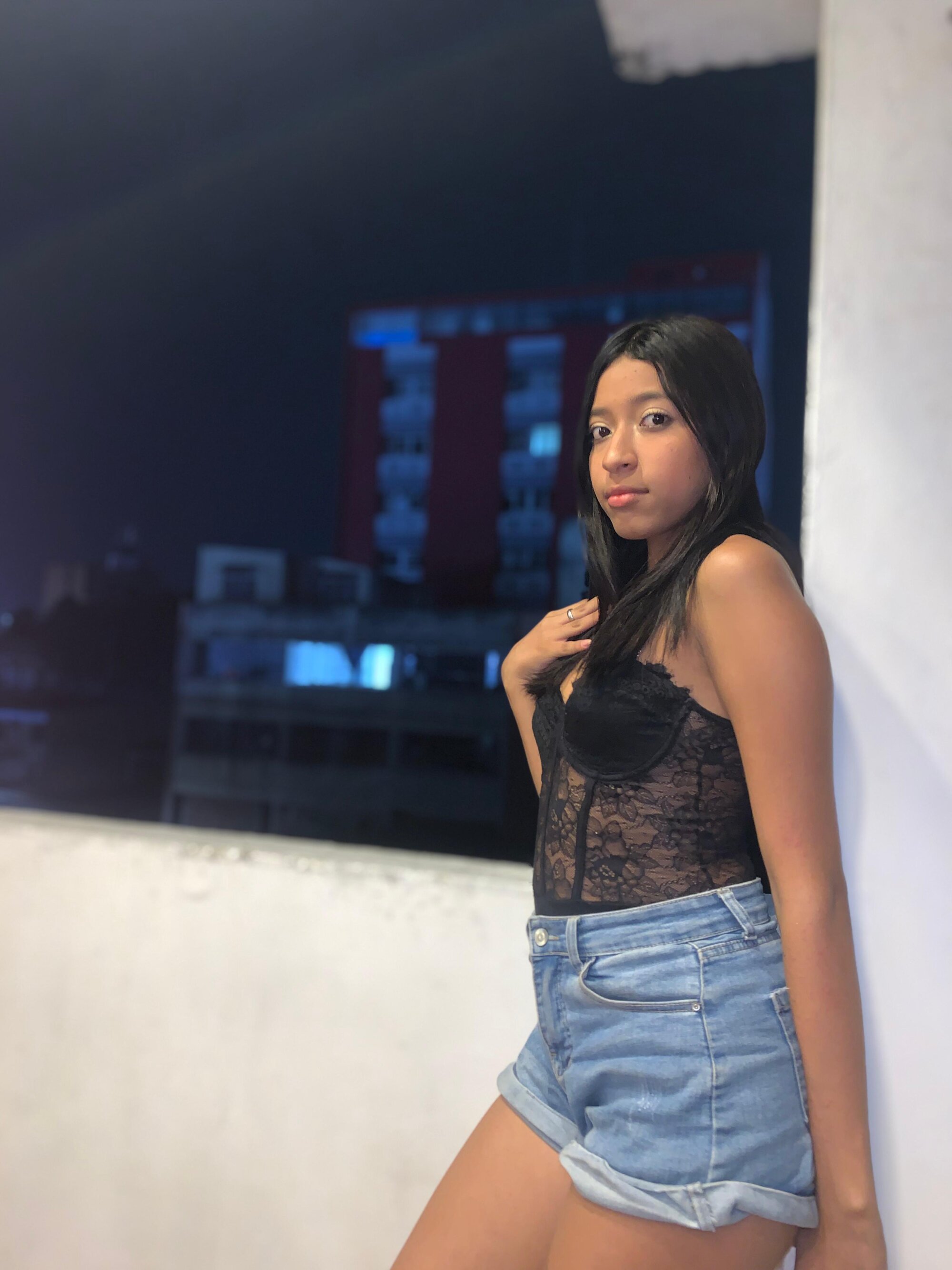 MiaHorny_