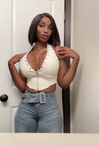 cocoluxxxe's webcam live show