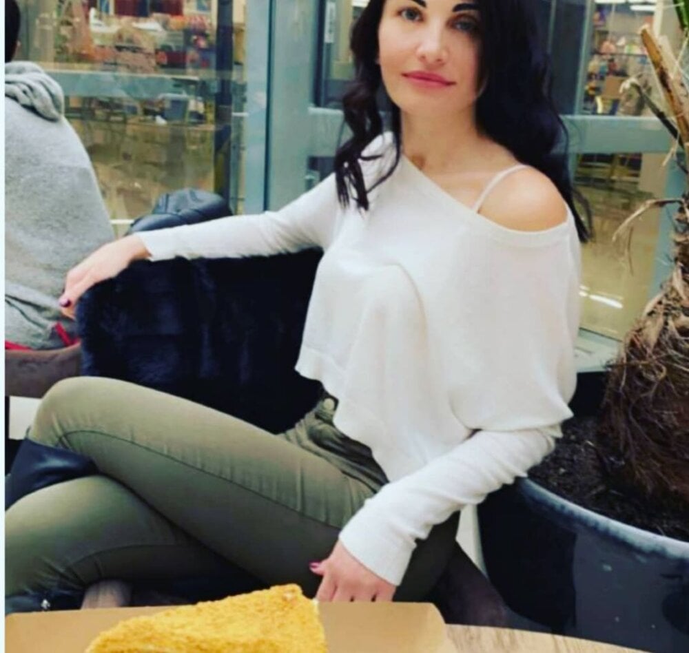 Karina8571's Offline XXX Chat