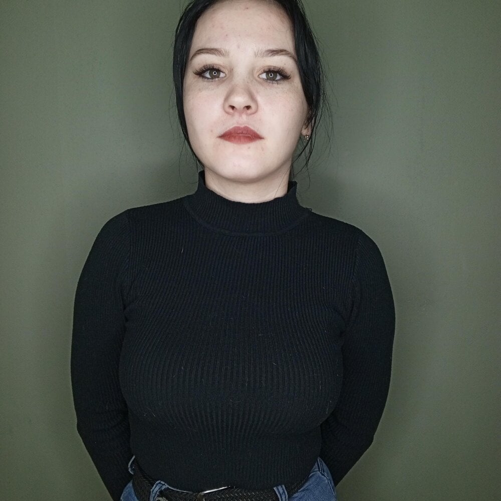 SunnEsser Adlı Modelin Çevrimdışı XXX Sohbeti