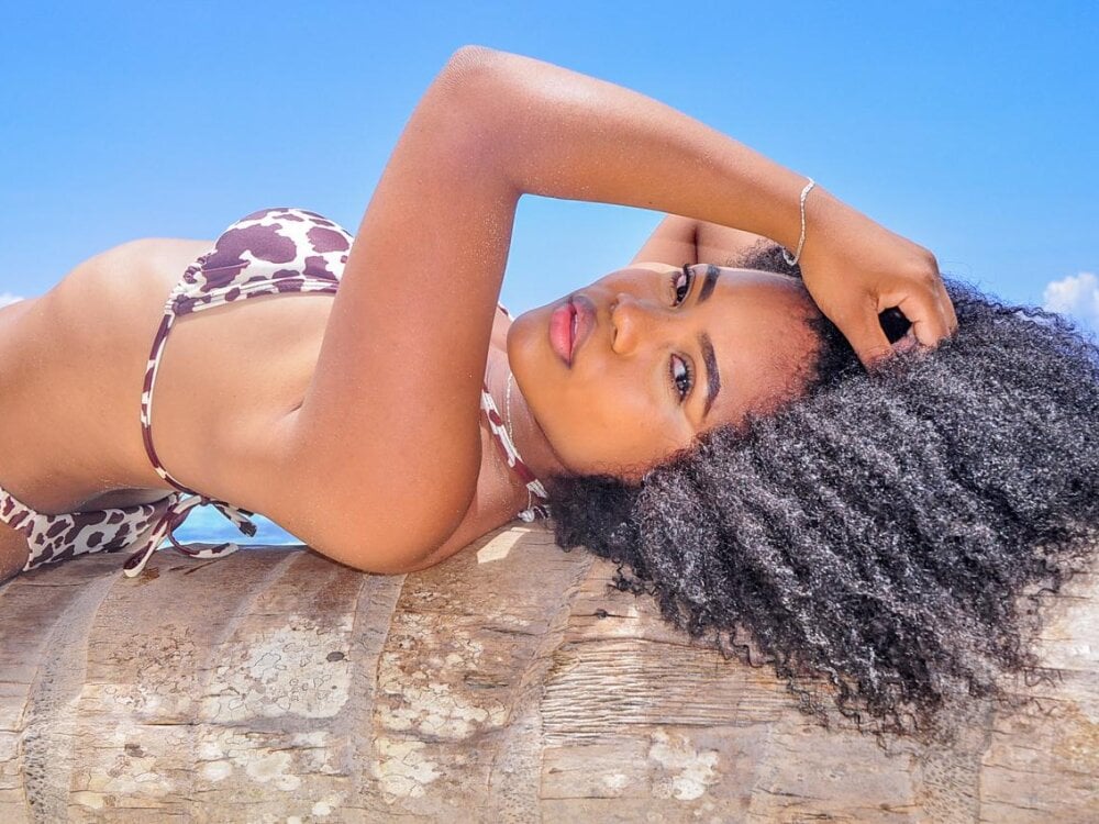 xxx-topcamgirls.com vanestraus livesex profile in small-tits cams