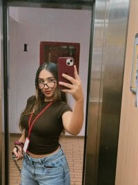 MiLuu_22's webcam live show