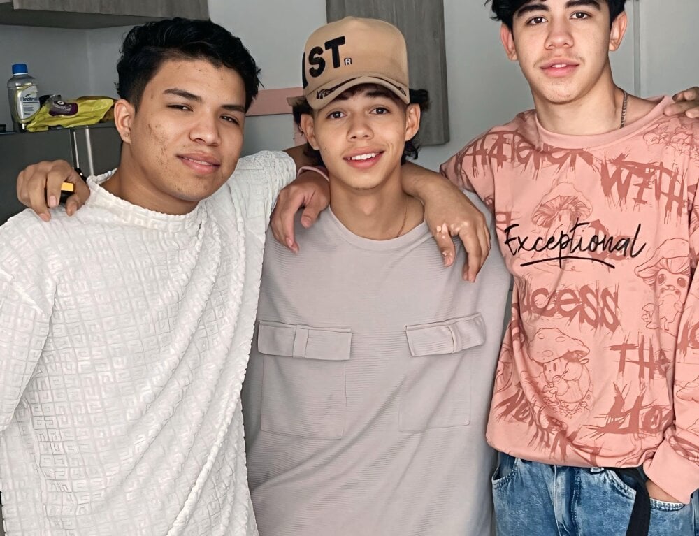 latin_naughty_boys from stripchat