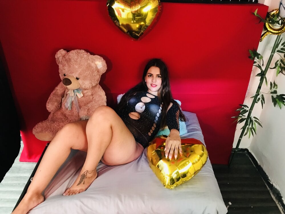 daniela-e profile