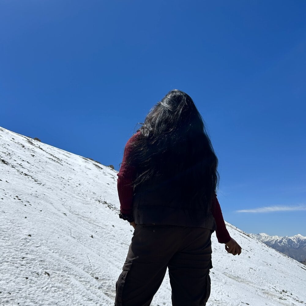 watchgirlcam.com its_ishika0 livesex profile in curvy cams