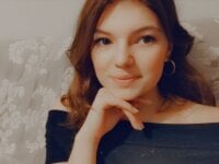 Bernadett_'s Offline Chat Room