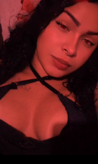 lara10000's Offline Chat Room