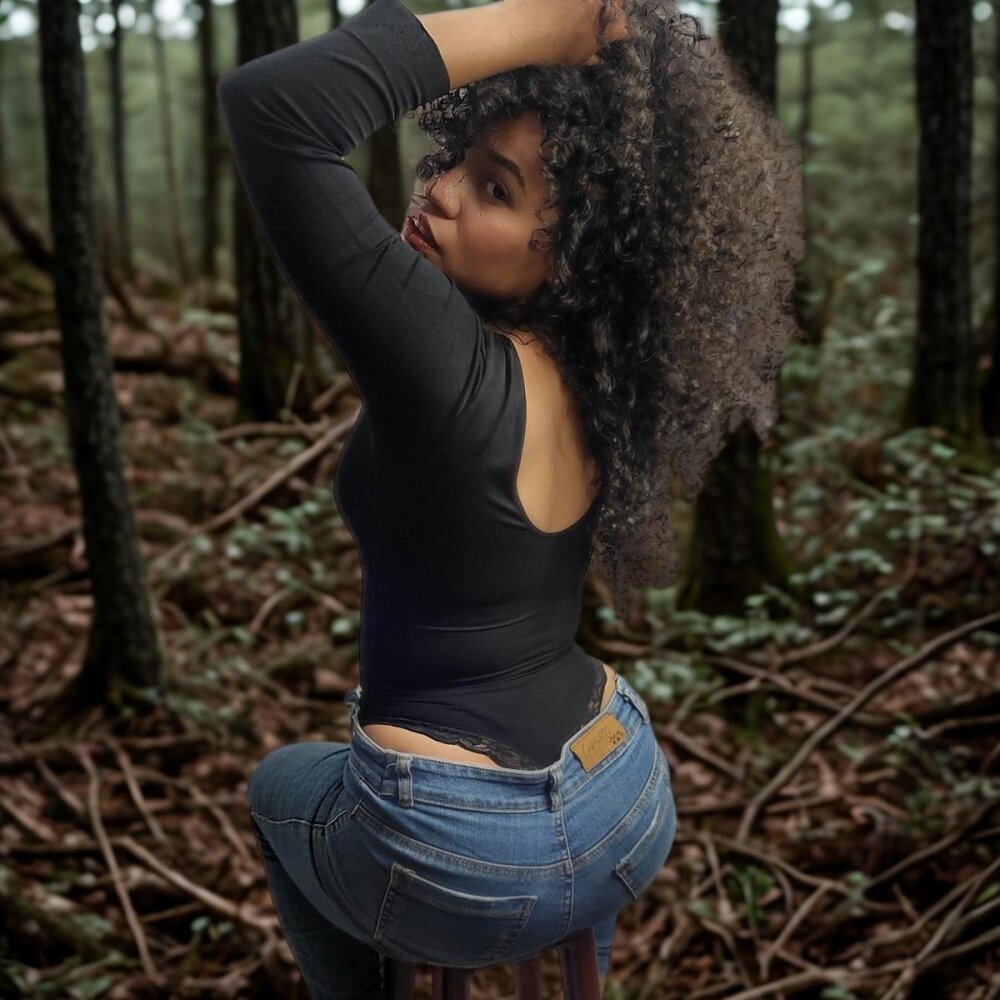 05Paolitha_31's Offline XXX Chat