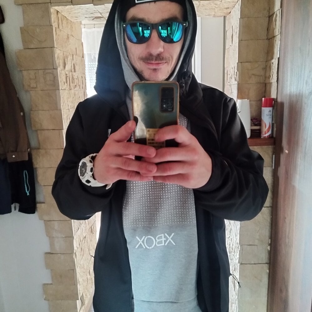 analnyastr0@xh's Offline XXX Chat