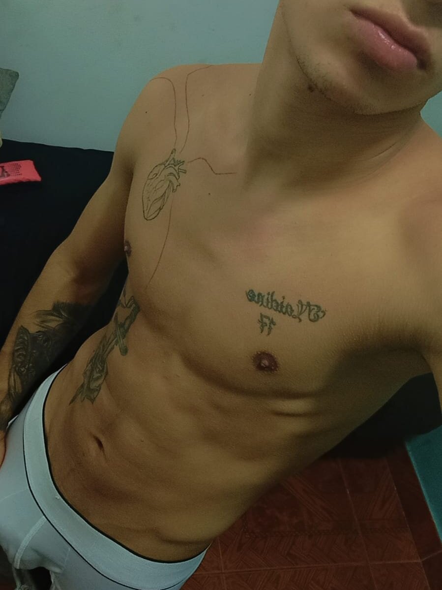 Leon_boy_huge_cock profile
