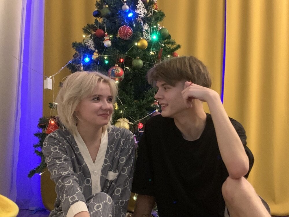 LOVESEXDREAMSS Nude Free Live Porn Sex Cam from Stripchat  