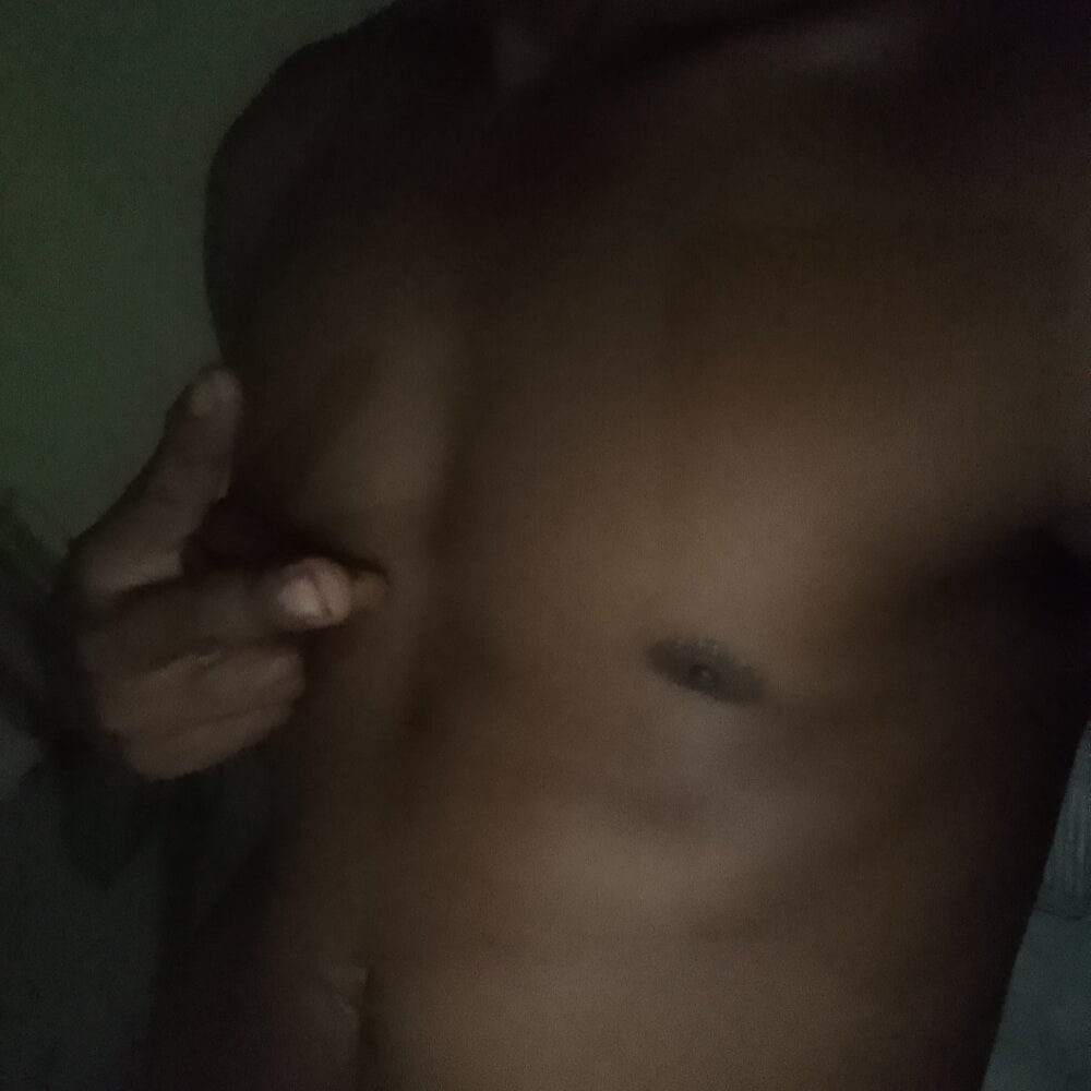 guzzmiranda18 from stripchat