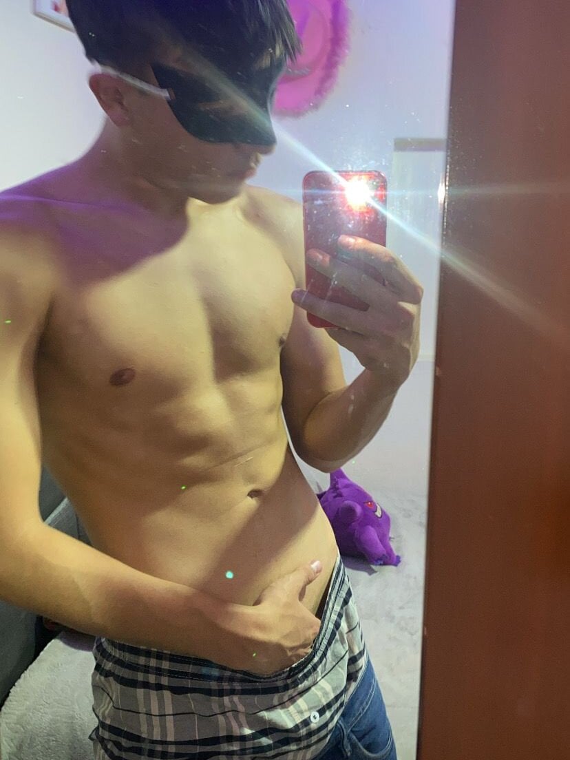 Adonis_tay profile