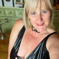 catherinecan69's Live Sex Cam Show
